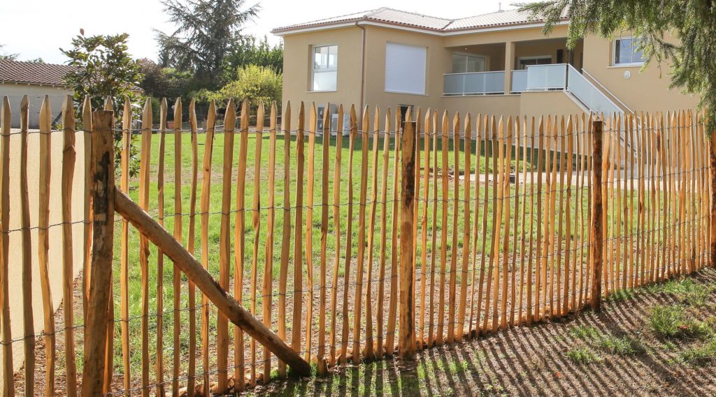 Ganivelles en châtaignier pour clôtures naturelles et esthétiques